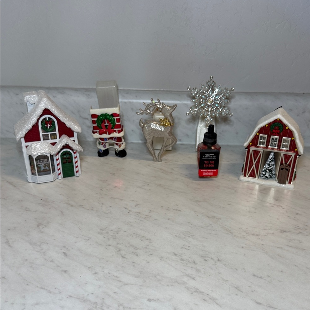 Bath & Body Works 5 Wall Plug In’s Christmas Lot & 1 Tis The Season